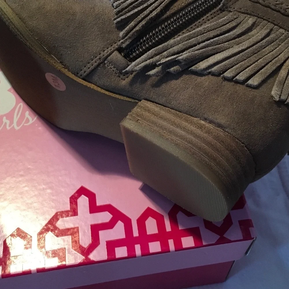 💕GB Sahara Sand gorgeous girls boots size 13 NWT
